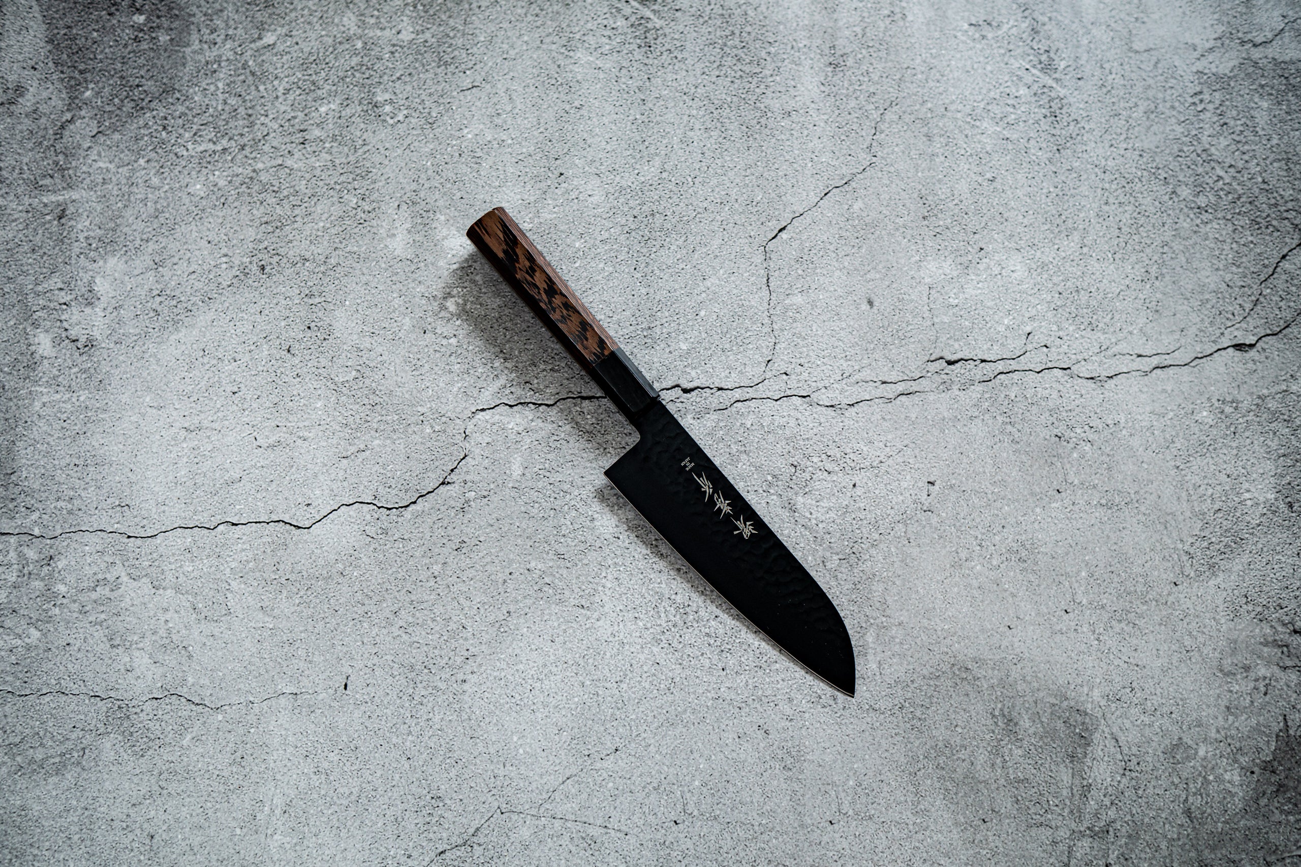 Sakai Takayuki Non-Stick Coating VG10 Hammered WA KUROKAGE Japanese Chef's  Santoku Knife 170mm with Wenge Handle